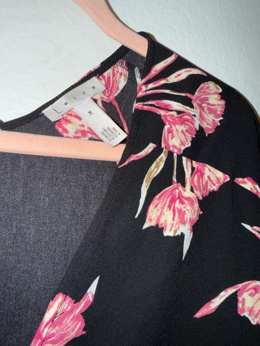 LEITH Floral Crop Top Black Pink Hawaiian Shirt Blouse Button Down V Neck Flowy - Picture 3 of 11